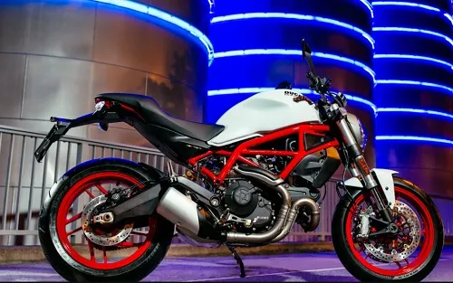 Ducati Monster 797 Harga dan Spesifikasi Terbaru 2020